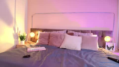 Gia online show from 03-08-25, 03:02