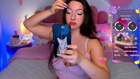 Snapshot of giacale chatting on 11-04-25, 01:32 Gia online show from 11-04-25, 01:32