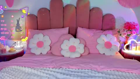 Snapshot of giacale chatting on 11-18-25, 02:54 Gia online show from 11-18-25, 02:54