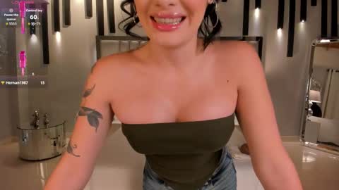 Gia Ferrera online show from 12-14-25, 11:37