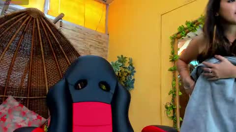 Snapshot of giafu chatting on 02-09-25, 08:24 Gia online show from 02-09-25, 08:24