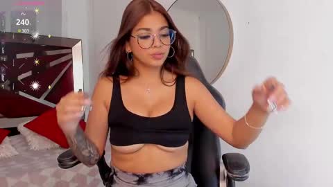 Snapshot of giafu chatting on 03-10-25, 05:50 Gia online show from 03-10-25, 05:50