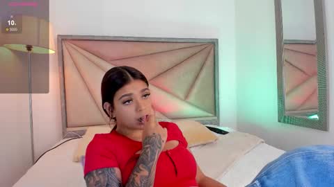 Snapshot of giafu chatting on 10-10-25, 06:18 Gia online show from 10-10-25, 06:18