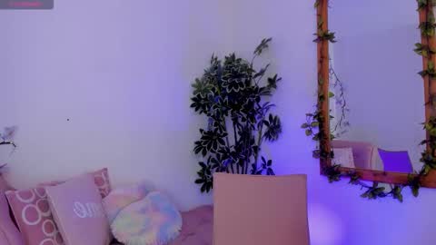 Snapshot of giafu chatting on 11-12-25, 06:19 Gia online show from 11-12-25, 06:19