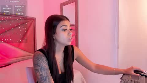 Snapshot of giafu chatting on 12-14-25, 06:12 Gia online show from 12-14-25, 06:12