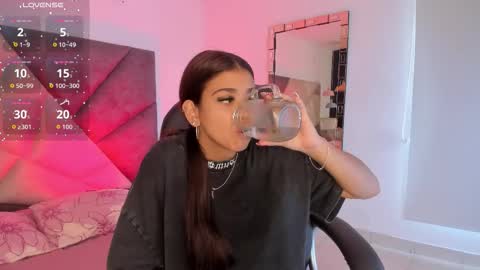 Snapshot of giafu chatting on 12-18-25, 06:14 Gia online show from 12-18-25, 06:14