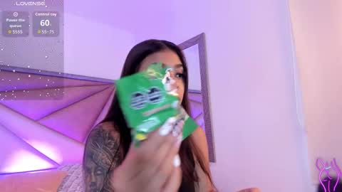 Snapshot of giafu chatting on 12-21-25, 05:42 Gia online show from 12-21-25, 05:42