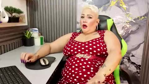 Snapshot of gianellacox chatting on 03-10-26, 10:20 online show from 03-10-26, 10:20