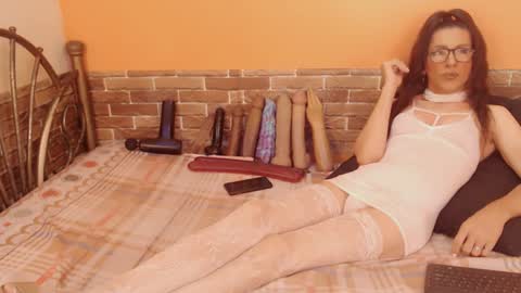 Snapshot of gianina_cd chatting on 01-18-25, 11:33 Gianina online show from 01-18-25, 11:33