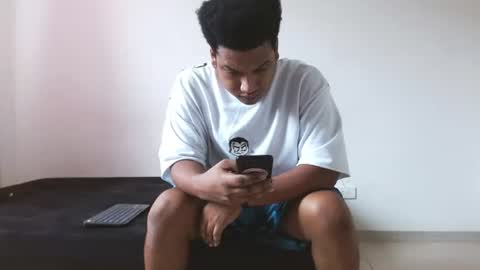 Snapshot of giant_feet chatting on 06-25-26, 12:42 BOSS online show from 06-25-26, 12:42