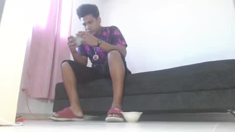 Snapshot of giant_feet chatting on 06-27-26, 10:15 BOSS online show from 06-27-26, 10:15