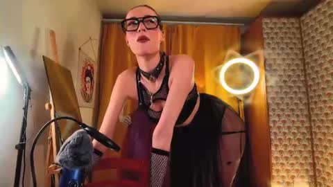 Snapshot of giantess_eva chatting on 07-10-26, 06:21 Eva online show from 07-10-26, 06:21