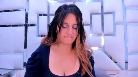 Snapshot of giaroussel chatting on 01-28-25, 06:39 GiaRoussel online show from 01-28-25, 06:39