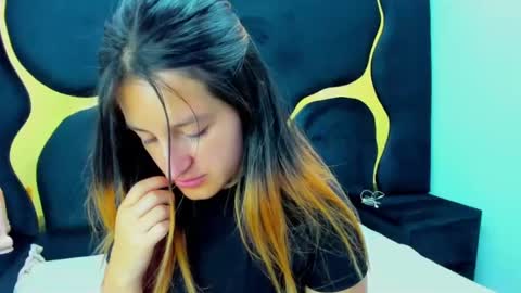 Snapshot of giaroussel chatting on 02-04-25, 01:48 GiaRoussel online show from 02-04-25, 01:48