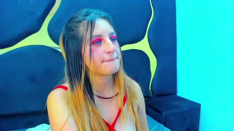 Snapshot of giaroussel chatting on 02-05-25, 04:47 GiaRoussel online show from 02-05-25, 04:47