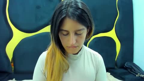 Snapshot of giaroussel chatting on 02-12-25, 01:27 GiaRoussel online show from 02-12-25, 01:27