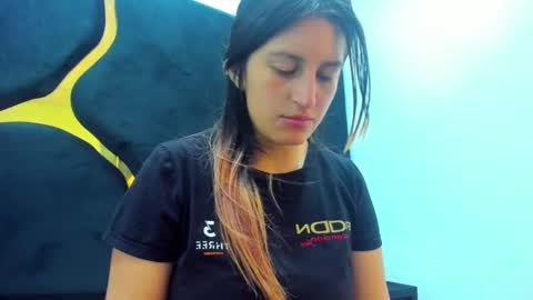 Snapshot of giaroussel chatting on 02-25-25, 01:39 GiaRoussel online show from 02-25-25, 01:39