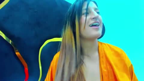 Snapshot of giaroussel chatting on 02-26-25, 08:00 GiaRoussel online show from 02-26-25, 08:00