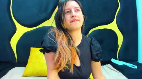 Snapshot of giaroussel chatting on 03-08-25, 02:08 GiaRoussel online show from 03-08-25, 02:08