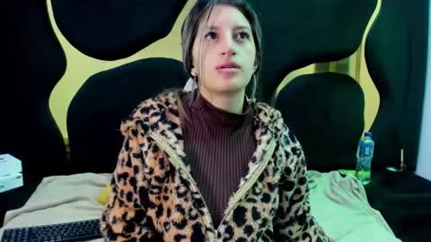 Snapshot of giaroussel chatting on 10-20-25, 01:11 GiaRoussel online show from 10-20-25, 01:11