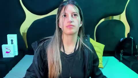 Snapshot of giaroussel chatting on 10-21-25, 03:24 GiaRoussel online show from 10-21-25, 03:24