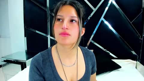 Snapshot of giaroussel chatting on 12-14-25, 06:01 GiaRoussel online show from 12-14-25, 06:01