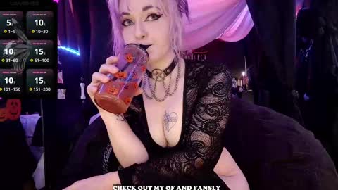 Snapshot of gigglemethis22 chatting on 09-25-25, 05:49 Giggles online show from 09-25-25, 05:49