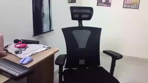 GIGI STCOTT online show from 12-04-25, 01:48