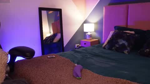 Snapshot of gigi_strawberry chatting on 12-23-25, 06:00 GIGI online show from 12-23-25, 06:00