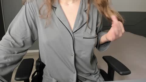 Snapshot of gigihadd chatting on 12-11-24, 02:11 gigihadd online show from 12-11-24, 02:11