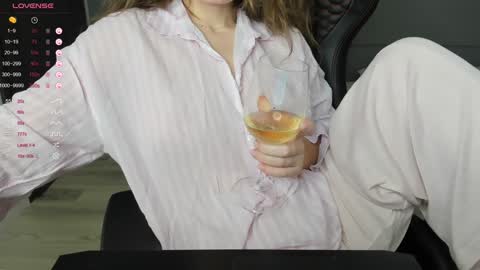 Snapshot of gigihadd chatting on 12-24-24, 07:00 gigihadd online show from 12-24-24, 07:00