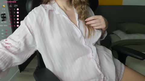 Snapshot of gigihadd chatting on 03-11-25, 12:06 gigihadd online show from 03-11-25, 12:06