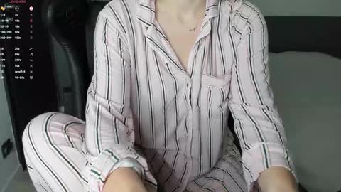 Snapshot of gigihadd chatting on 10-25-25, 01:07 gigihadd online show from 10-25-25, 01:07