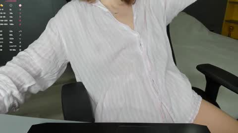 Snapshot of gigihadd chatting on 11-24-25, 01:00 gigihadd online show from 11-24-25, 01:00