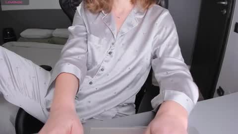 Snapshot of gigihadd chatting on 02-08-26, 02:31 gigihadd online show from 02-08-26, 02:31