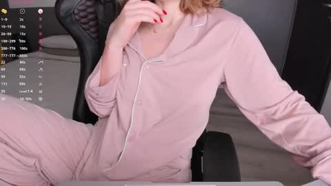 Snapshot of gigihadd chatting on 02-13-26, 12:12 gigihadd online show from 02-13-26, 12:12