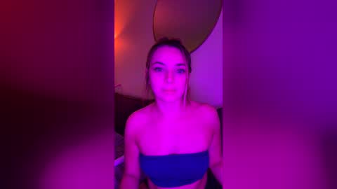 gigilovesyou1997 online show from 06-19-26, 12:15