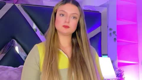 Snapshot of giigii_hadid chatting on 03-05-26, 06:04 Giigii online show from 03-05-26, 06:04