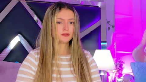 Snapshot of giigii_hadid chatting on 03-10-26, 04:01 Giigii online show from 03-10-26, 04:01