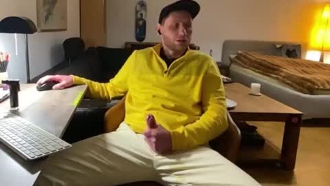 Snapshot of gilbertlachsmann chatting on 01-19-25, 08:07 Sebastian online show from 01-19-25, 08:07