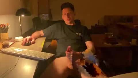 Snapshot of gilbertlachsmann chatting on 02-03-25, 06:13 Sebastian online show from 02-03-25, 06:13