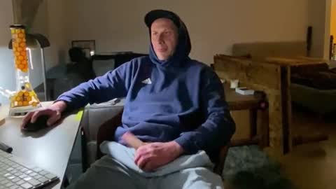 Snapshot of gilbertlachsmann chatting on 02-16-25, 04:09 Sebastian online show from 02-16-25, 04:09