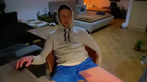 Snapshot of gilbertlachsmann chatting on 03-02-25, 11:42 Sebastian online show from 03-02-25, 11:42