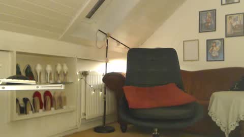 Snapshot of ginablondecam chatting on 01-03-25, 09:47 Gina online show from 01-03-25, 09:47