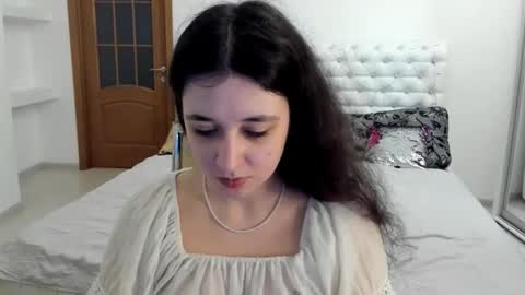 Snapshot of ginablum chatting on 10-29-25, 09:33 Kate online show from 10-29-25, 09:33