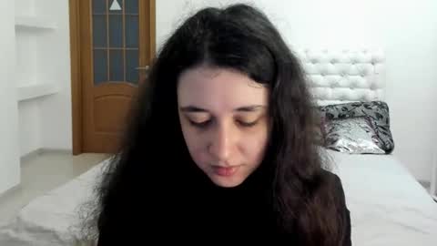 Snapshot of ginablum chatting on 11-17-25, 08:42 Kate online show from 11-17-25, 08:42