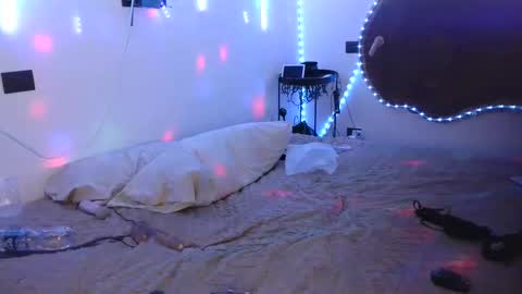 Snapshot of ginaphx chatting on 12-10-24, 09:01 Serena online show from 12-10-24, 09:01