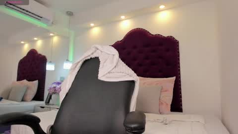 Ginebra Ness online show from 10-02-25, 01:18