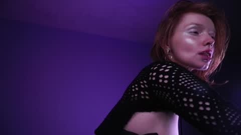 Snapshot of ginger_hugs chatting on 12-12-24, 01:21 im expecting 350 thumbs up on my altar online show from 12-12-24, 01:21