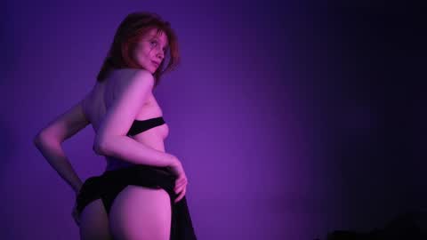 Snapshot of ginger_hugs chatting on 12-18-24, 01:15 im expecting 350 thumbs up on my altar online show from 12-18-24, 01:15